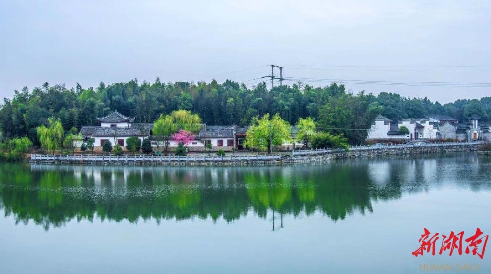 湘阴县樟树镇巡山村山明水秀,田园葱翠.