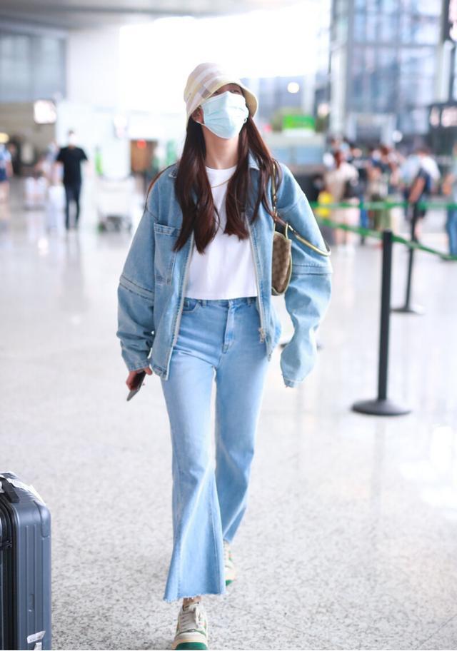 宋妍霏的腿真抢眼,穿"二分裤"秀均匀线条,造型美得让人心动