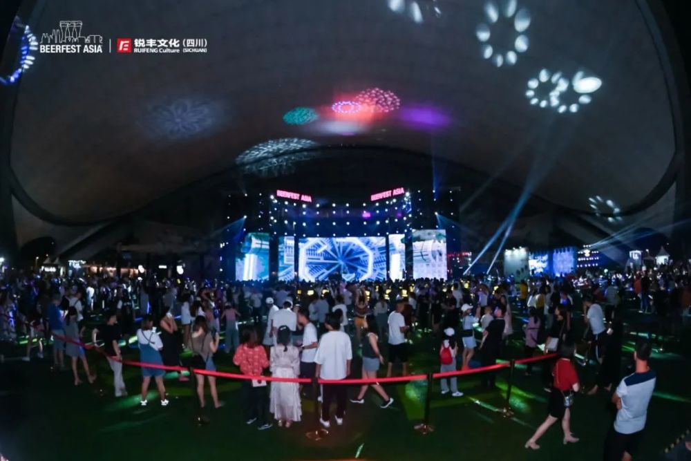 成都露天音乐公园,翱翔于蓉城的凤凰