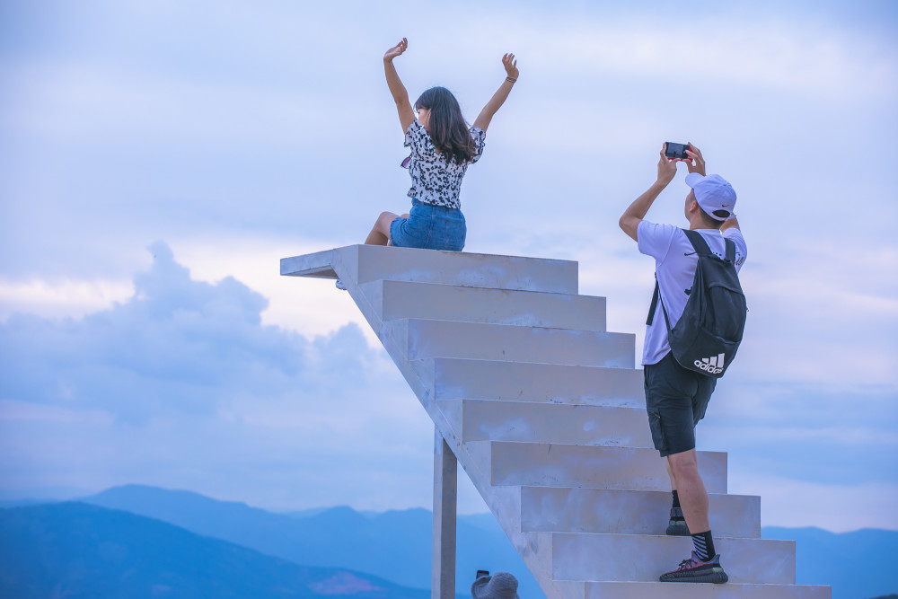 大理最火的网红观景台,就在洱海边,游客拍照收费,你觉得贵吗?