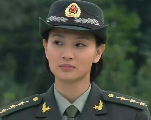 军旅女神侯梦莎:搭档吴京走红,与任柯诺传多年绯闻