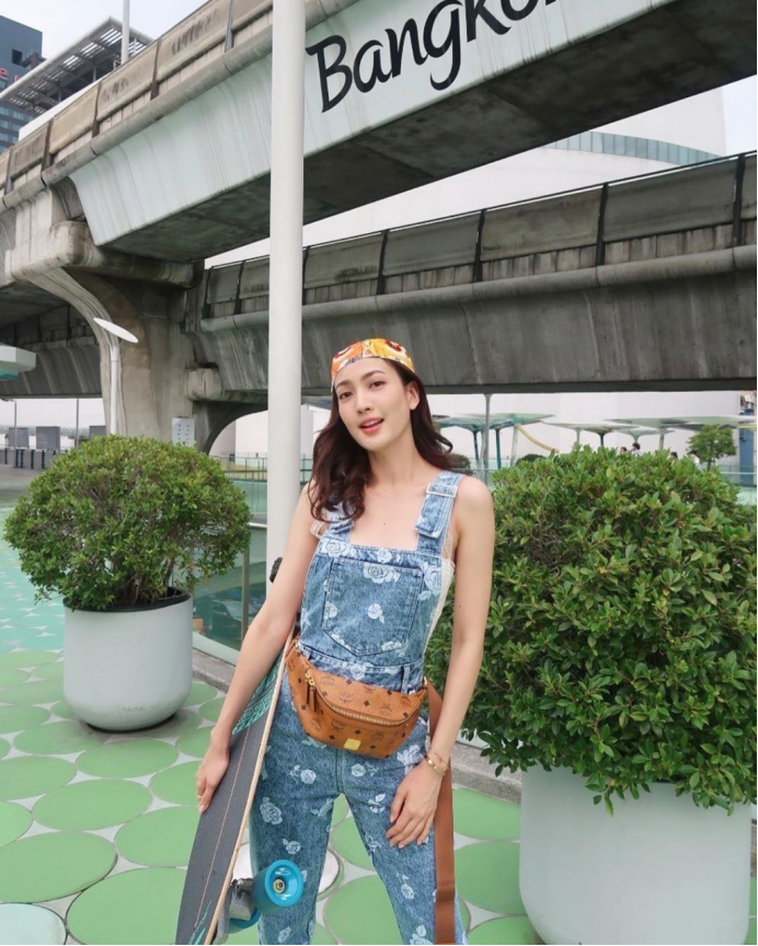 不愧是泰国美貌第一!道妹穿一抹绿色变身花仙子,清淡如菊真好看