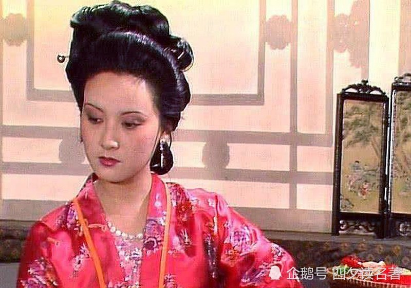 邢夫人和凤姐商量讨鸳鸯之事,凤姐让平儿躲出去,是另有目的