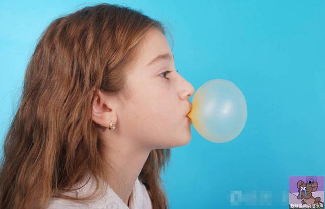 甜甜的口香糖是很多成人和孩子们的最爱,既可以当糖嚼着吃,又能吹泡泡
