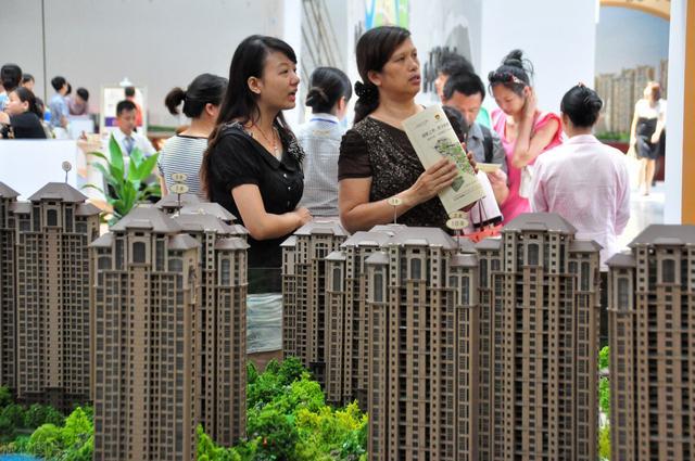新规出台，房价还撑得住吗？二手房降价30％也难卖！曹德旺警告！