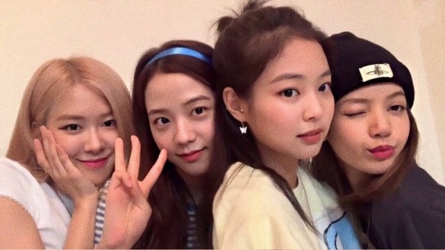 blackpink罕见照片,blackpink稀有图片超仙 blackpink不敌twice错失人气奖,粉墨作为大势女团,是