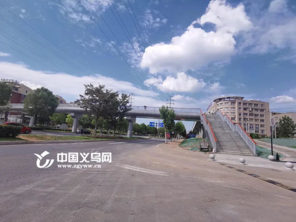 8月11日下午3时,记者来到位于义乌福田街道荷叶塘工业区东大鲁村旁的