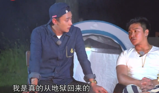 总有一个打动你，看完明星的悲惨童年你哭了没？