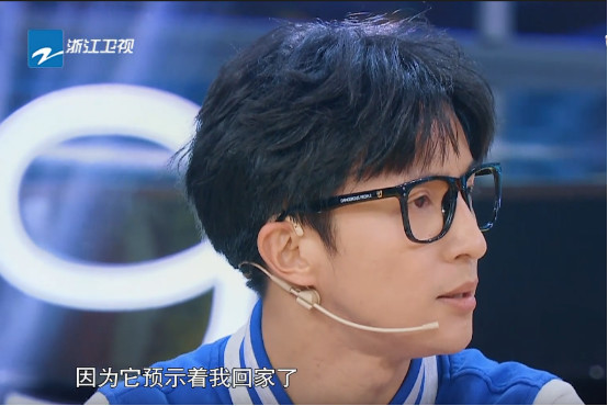 总有一个打动你，看完明星的悲惨童年你哭了没？