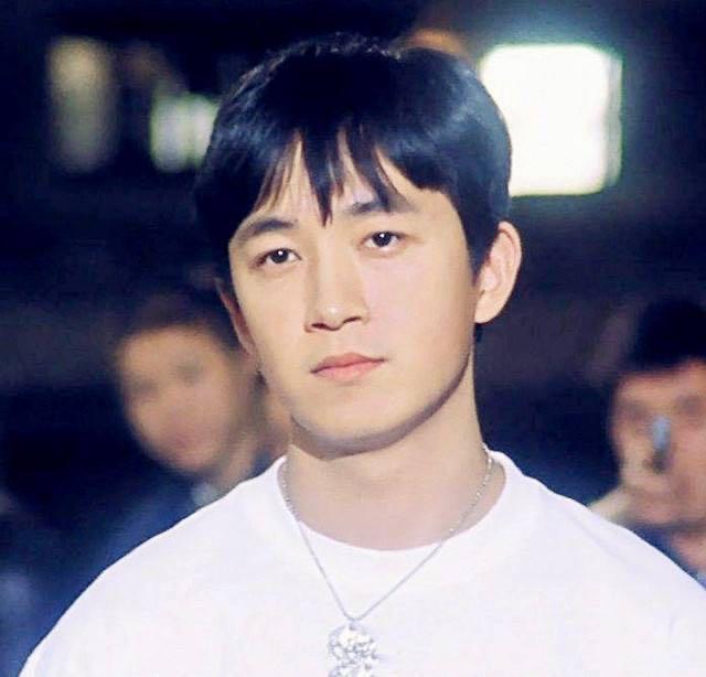 男星年轻时有多帅?看到潘粤明郑钧的样子,是我们"误会