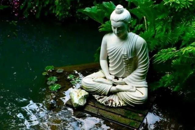 佛缘深厚的人有3个特征,他们不用烧香拜佛,却深得佛心