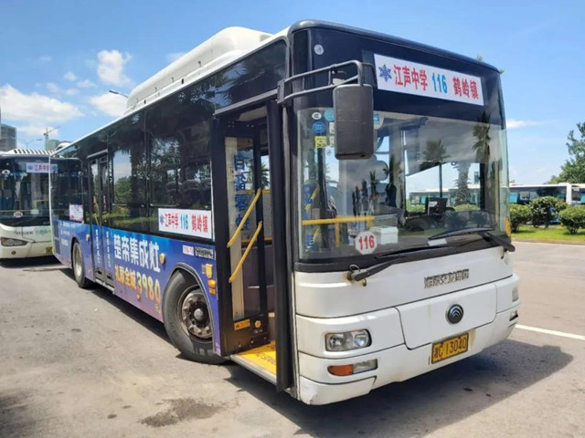 目前,在14条移交后的公交线路中,湘潭公交公司有5条线路,湘运公交有2