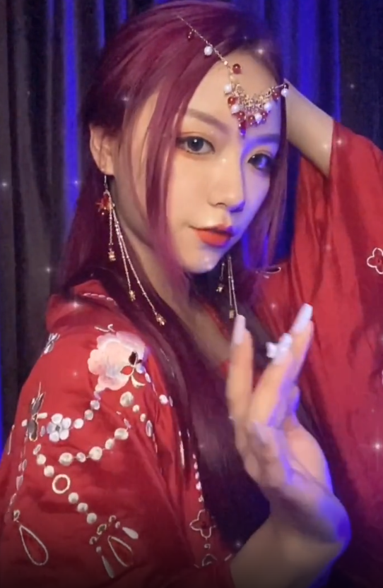 刀小刀穿中式婚服亮相,在抖音公开喊话陈星:不知夫君何时来娶我