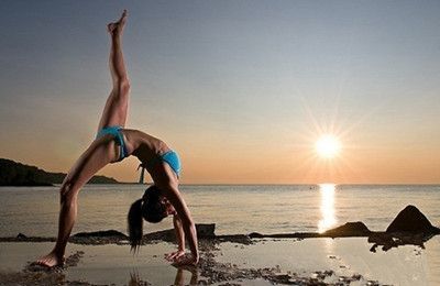 这些高难度的瑜伽动作，做到2个都是高手，你能完成几个？