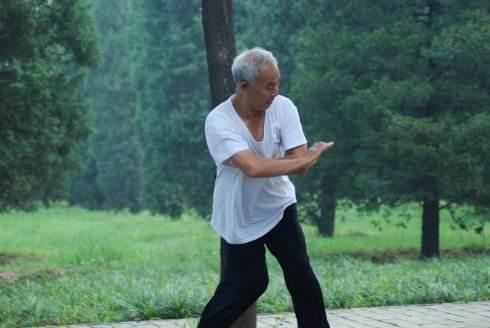 为什么有高血压的人群，在清晨时要更加小心，要特别注意这3件事