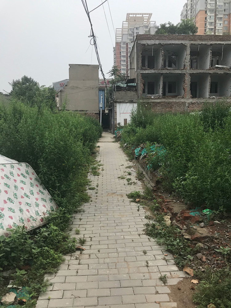 北京东铁营改造进度搁置，剩余住户蜗居多年等拆迁