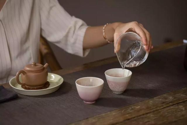 无论是它的外观,还是泡茶,品茶时的唯美感受,都会令饮茶者生出难忘之