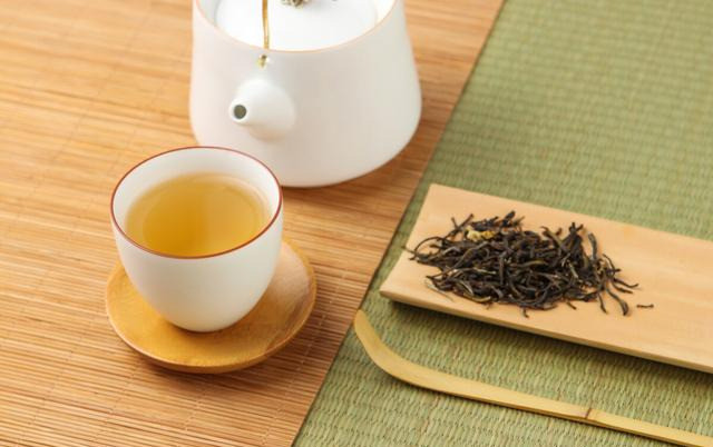 医生忠告：这4种喝茶习惯危害大，尤其第一种，可能诱发癌症