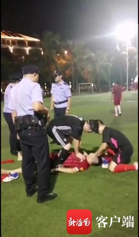 海口男子球场猝死视频:捂胸到倒地仅7秒!医生这么说