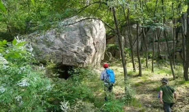 天然石屋,仙人居仙人谷中巨石磊磊,因为沾了仙气变得与众不同,灵气