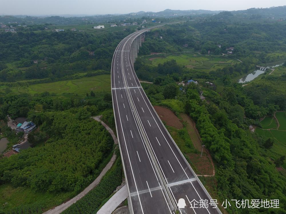 四川省广安市有一个县,位于川渝交界处,拥有2条高速1条铁路