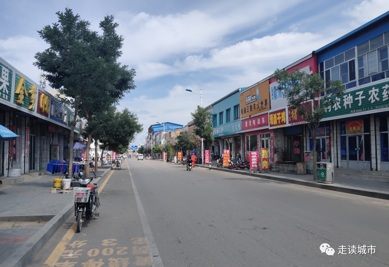 天镇老城区的街道格局有些杂乱,道路弯折,并时不时有小巷.