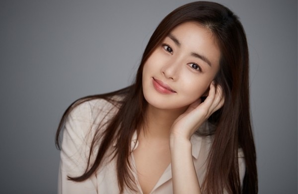 韩国女演员突然宣布结婚曾是玄彬女友因疫情取消仪式