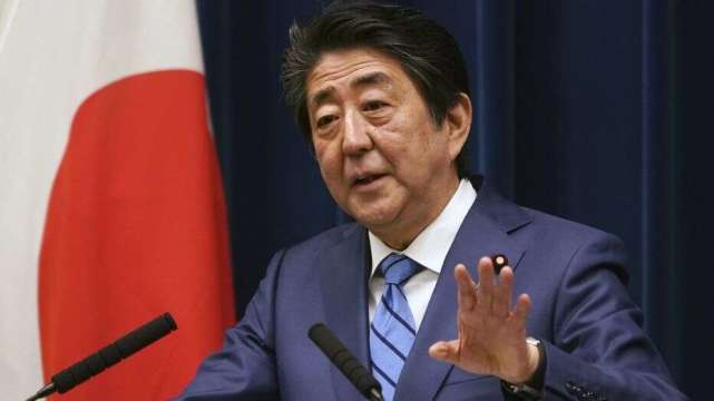 日本首相安倍晋三进医院接受检查