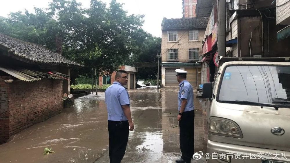 还有城管人员,环卫工人 道路应急养护,河道人员 电力抢修人员.