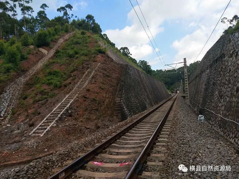 县域普速铁路沿线地灾隐患专项排查,看看横县自然资源