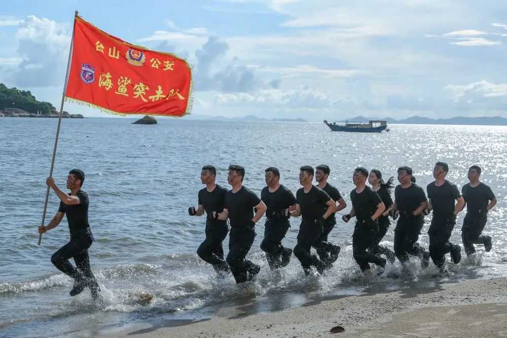 海鲨出水 特战尖刀