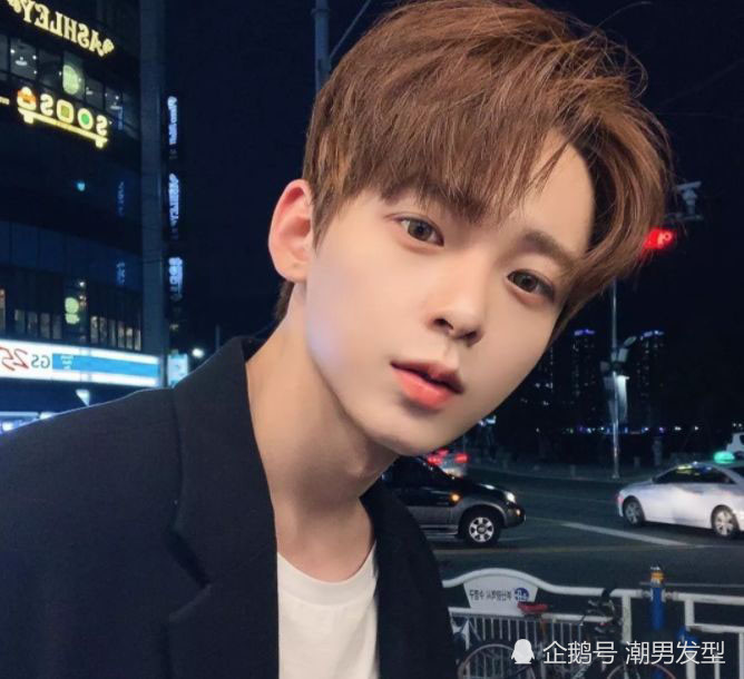 但是也有很多男生选择剪长一点的发型,这样照样可以清爽帅气