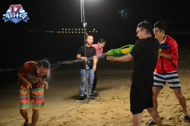 Sakura!郭富城再现经典领跳广场樱花舞