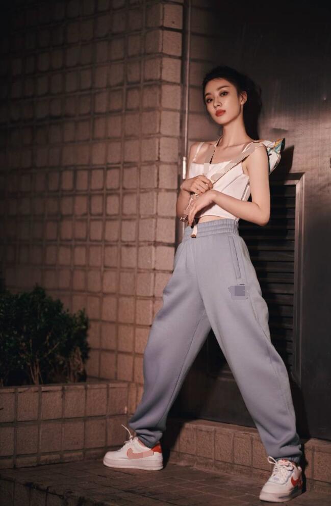 孙佳雨运动写真曝光 清新活力镜头感十足