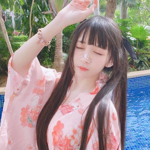双尾　萝莉 