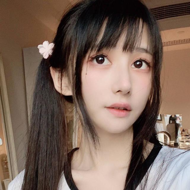 双尾　萝莉 蔡萝莉最美造型诞生，不是双马尾，也非平刘海，而是丸子头！-腾讯新闻