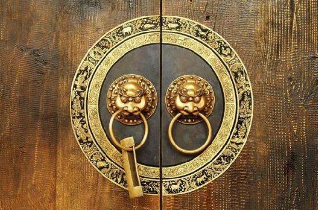 古代大门上总有个怪兽嘴里叼个"环",真能辟邪吗?古人习俗之谈