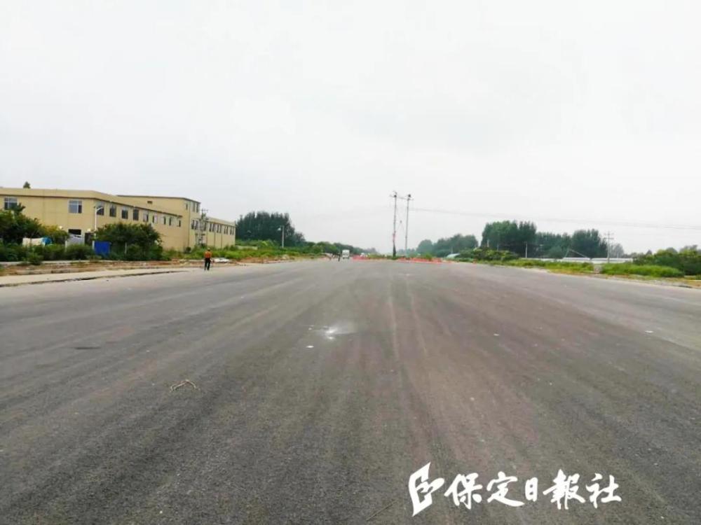 保定市区复兴路西延年底通车?西二环至西三环段路面铺设即将完工