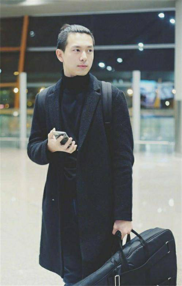 国民男友李现私服太a了!西装革履尽显男人成熟稳重,好帅啊!