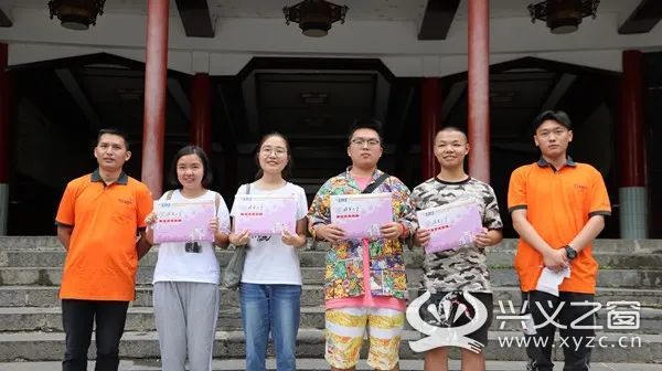 兴义八中4名学霸拿到清华大学录取通知书!