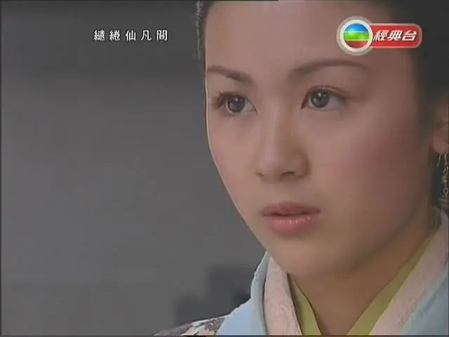 师妃暄的扮演者叫唐宁, 8岁就在《纵横四海》里饰演幼年红豆, 除了