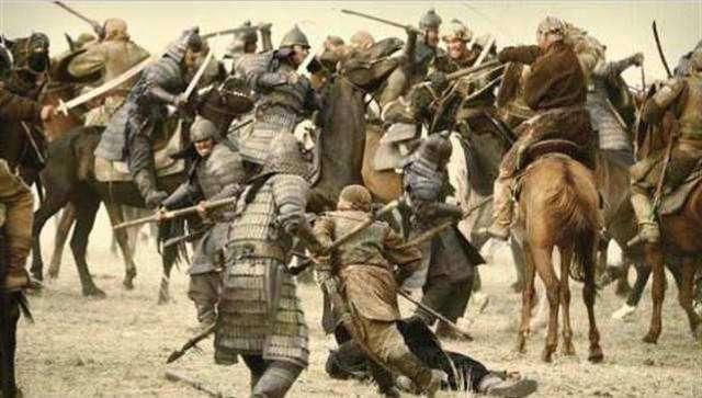在古代战争中,士兵为何宁愿冲锋被杀也不躺下装死活命?