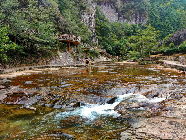 白水洋景区在福建一直都非常出名,很多小伙伴即使没有去过这里但是