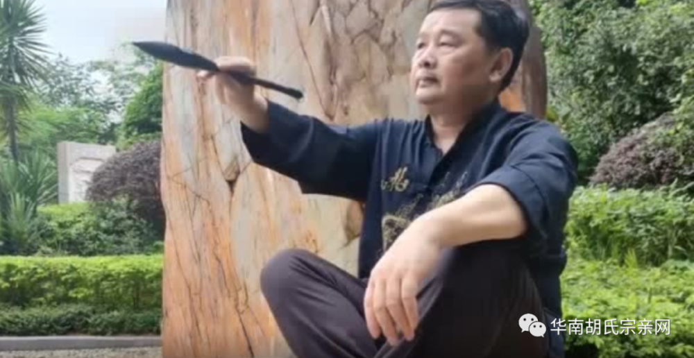 胡扬帆上海大世界吉尼斯总部正式确认为掌握中国龙字写法最多的人