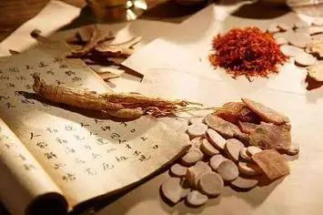 湿疹又称为"湿疮".一旦发作,皮疹是一片片的.