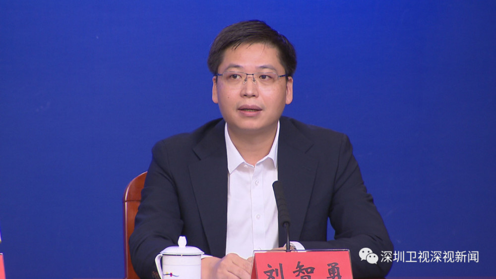 刘智勇介绍道,罗湖以水贝盒马鲜生为圆点划定的三个防控圈:盒马鲜生