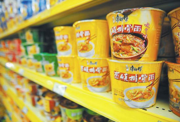 8月20日,第一袋方便面"鸡汁面"问世