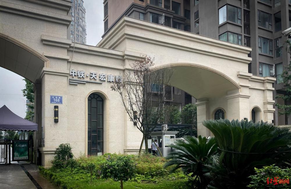 雨天家里老是渗水漏水，住户：谁救我们出“水帘洞”？