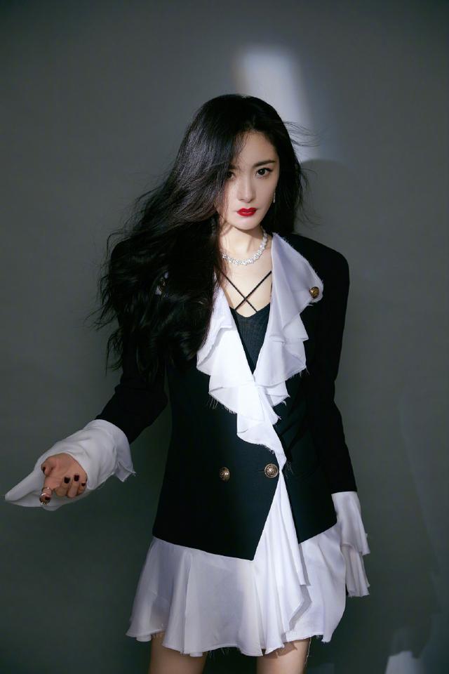 离婚后怒甩28斤,韩国女星具惠善登杂志封面,成熟女人感满满 离婚后怒甩28斤,韩国女星具惠善登杂志封面,成熟女人感满满