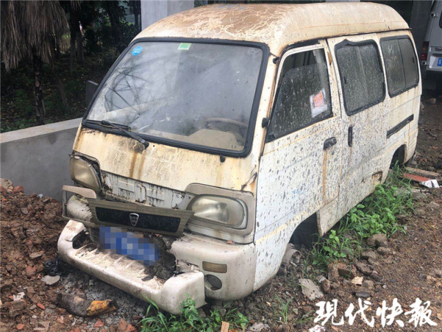 南京江宁街道整治清理"僵尸车" 居民出行更畅通